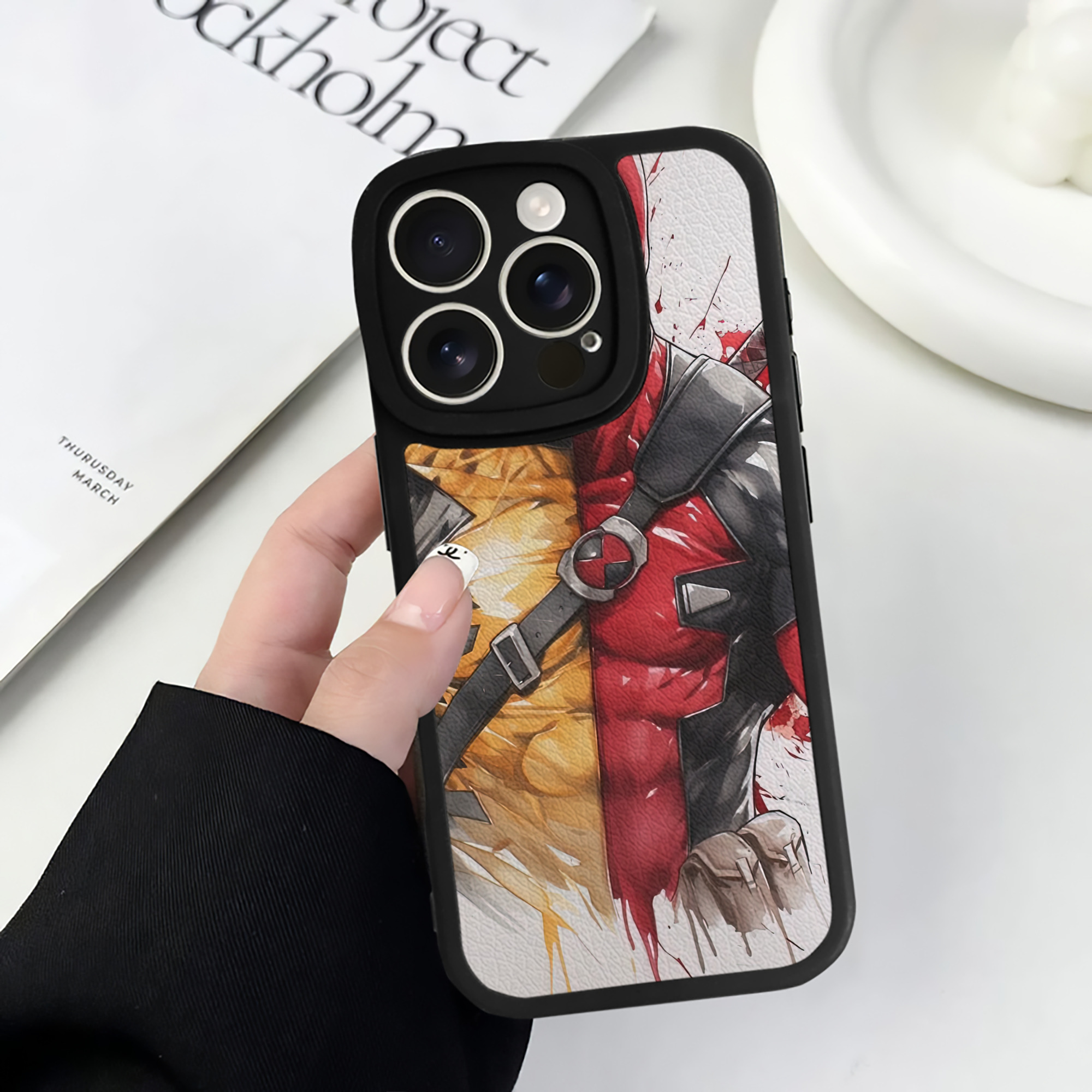 （画像用） Deadpool デッドプール 【iPhone 16シリーズ対応】シリコンスマホケース（レザー調） 材質：シリコン